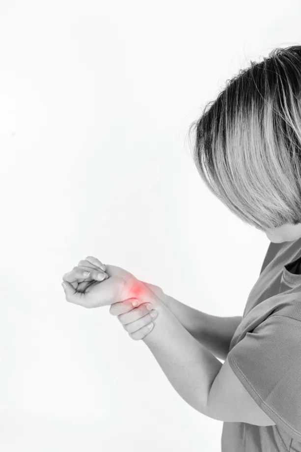 side-view-woman-with-hurt-wrist